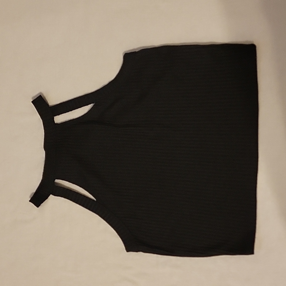 Cutout crop tank top size Large